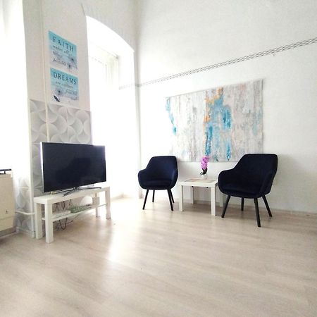 Free Parking Garage! Downtown Apartment Close To New York Cafe Budapešť Exteriér fotografie