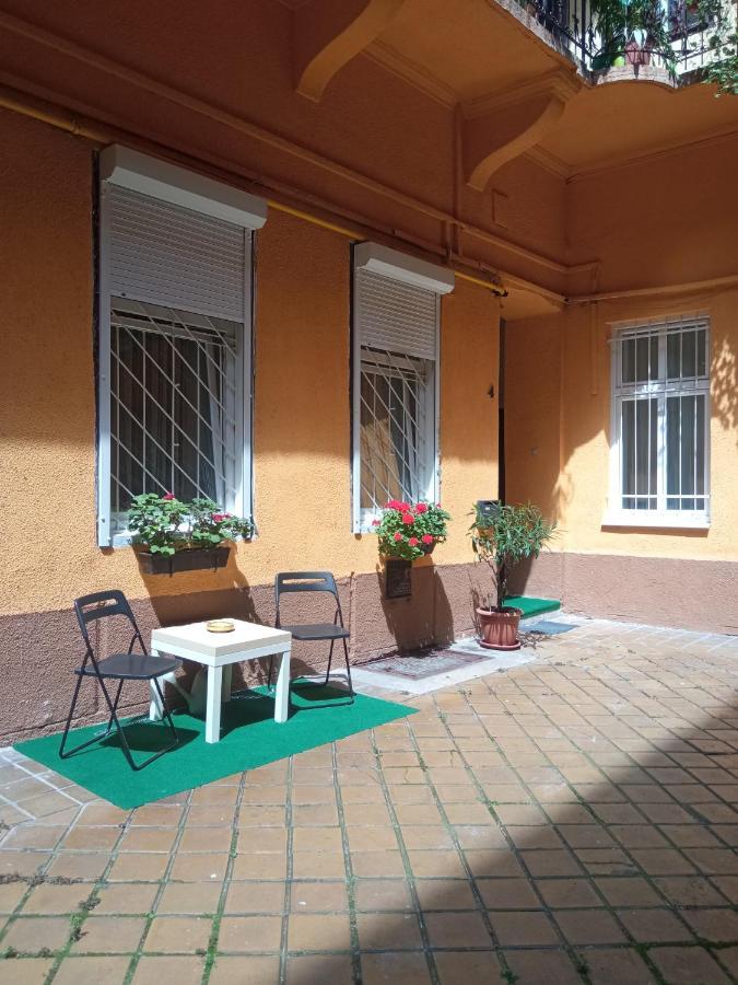 Free Parking Garage! Downtown Apartment Close To New York Cafe Budapešť Exteriér fotografie
