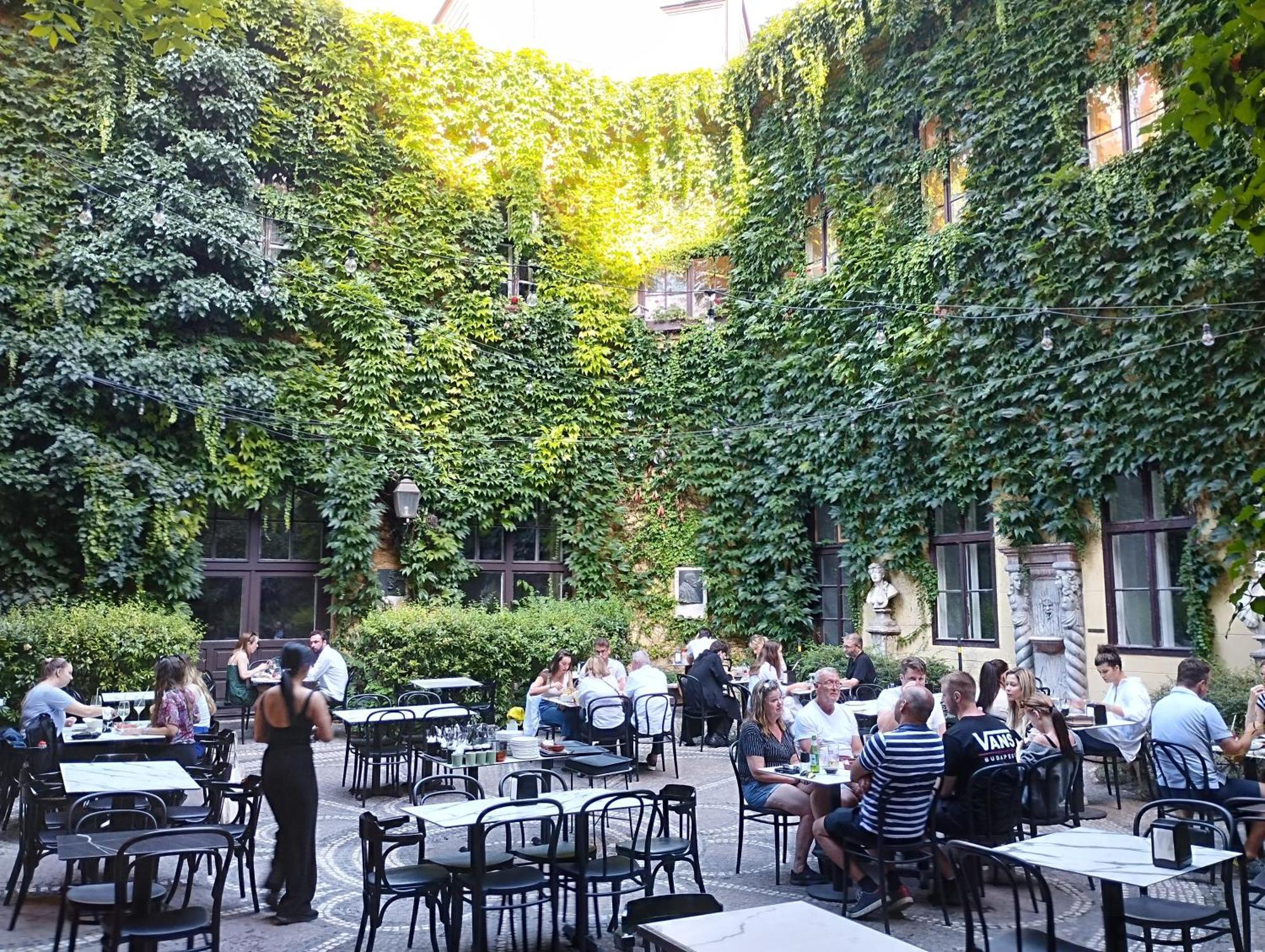 Free Parking Garage! Downtown Apartment Close To New York Cafe Budapešť Exteriér fotografie