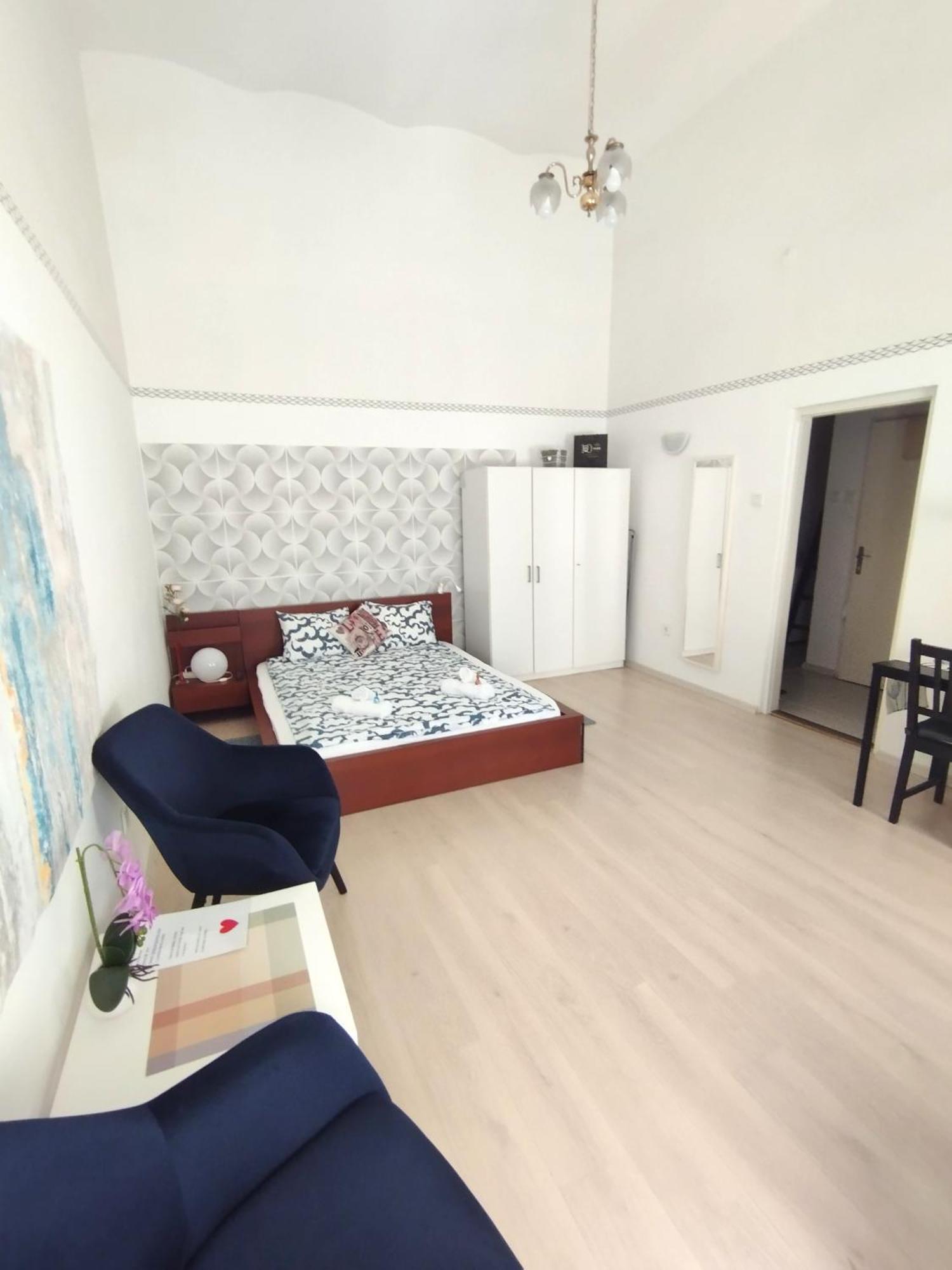 Free Parking Garage! Downtown Apartment Close To New York Cafe Budapešť Exteriér fotografie